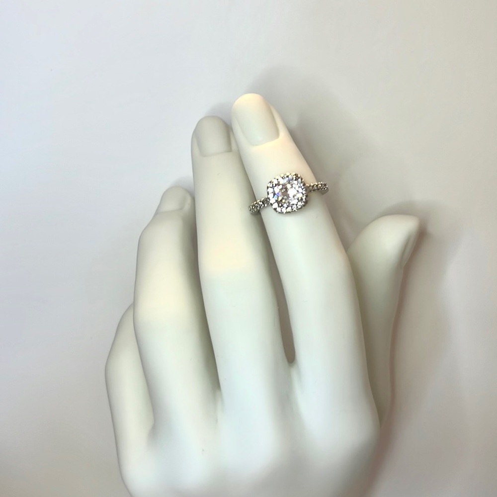 💍 Cushion Halo Round cut Timeless engagement ring (resizable) - Picture 3 of 6